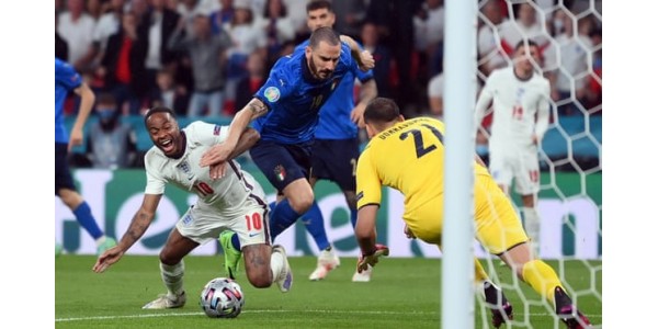 Italië verslaat Engeland en wint Europacup